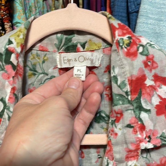 Eden & Olivia-Gray & Pink Floral Tab Sleeve Button Down Blouse/Shirt-Large Anthr - Picture 2 of 2